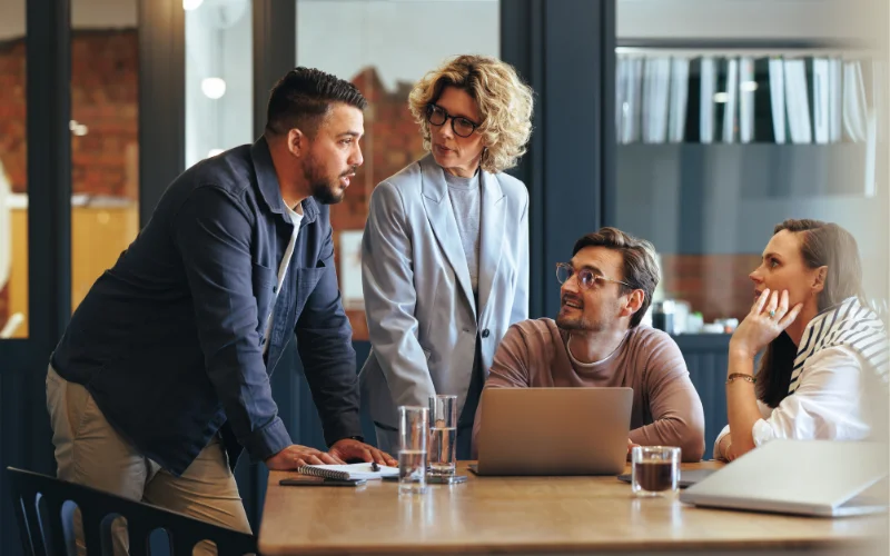 What Services Do Global Employer of Records Offer? A Comparison of Full-Service vs. Software-Based Providers
